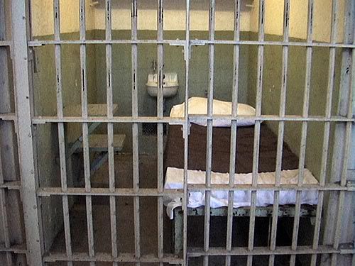 federal prison photo: prison prison-bunk.jpg