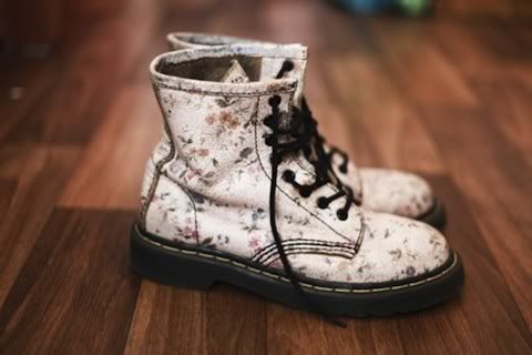 dr martens,docs,fashion,floral